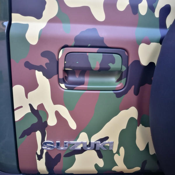 suzuky jimmy camouflage pellicole per rivestimento per auto luxury wrap roma 00007 - Luxury Wrap